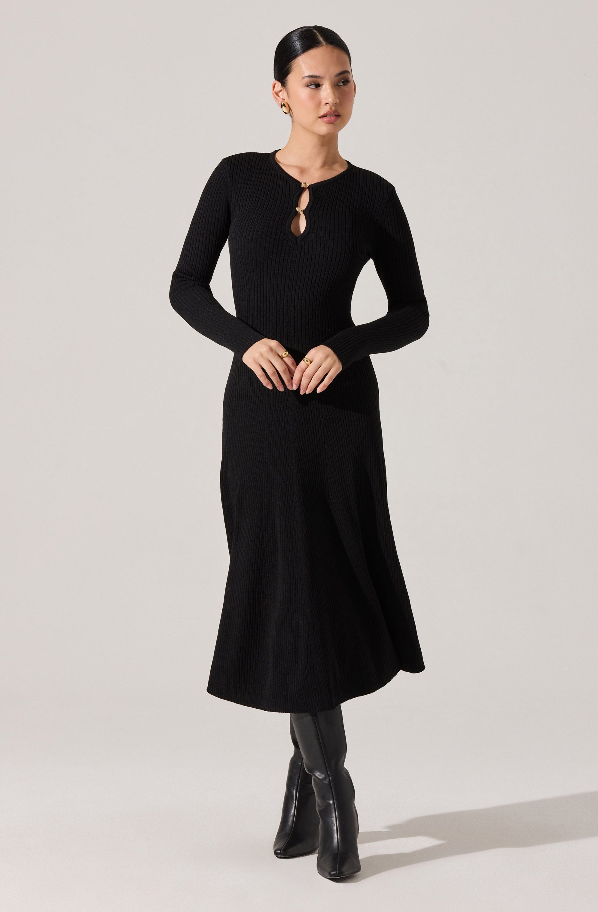 ASTR the Label | Fallyn Ribbed Sweater Midi Dress in Brown | Size M ASTR the Label | Fallyn Ribbed Sweater Midi Dress in Brown | Size M