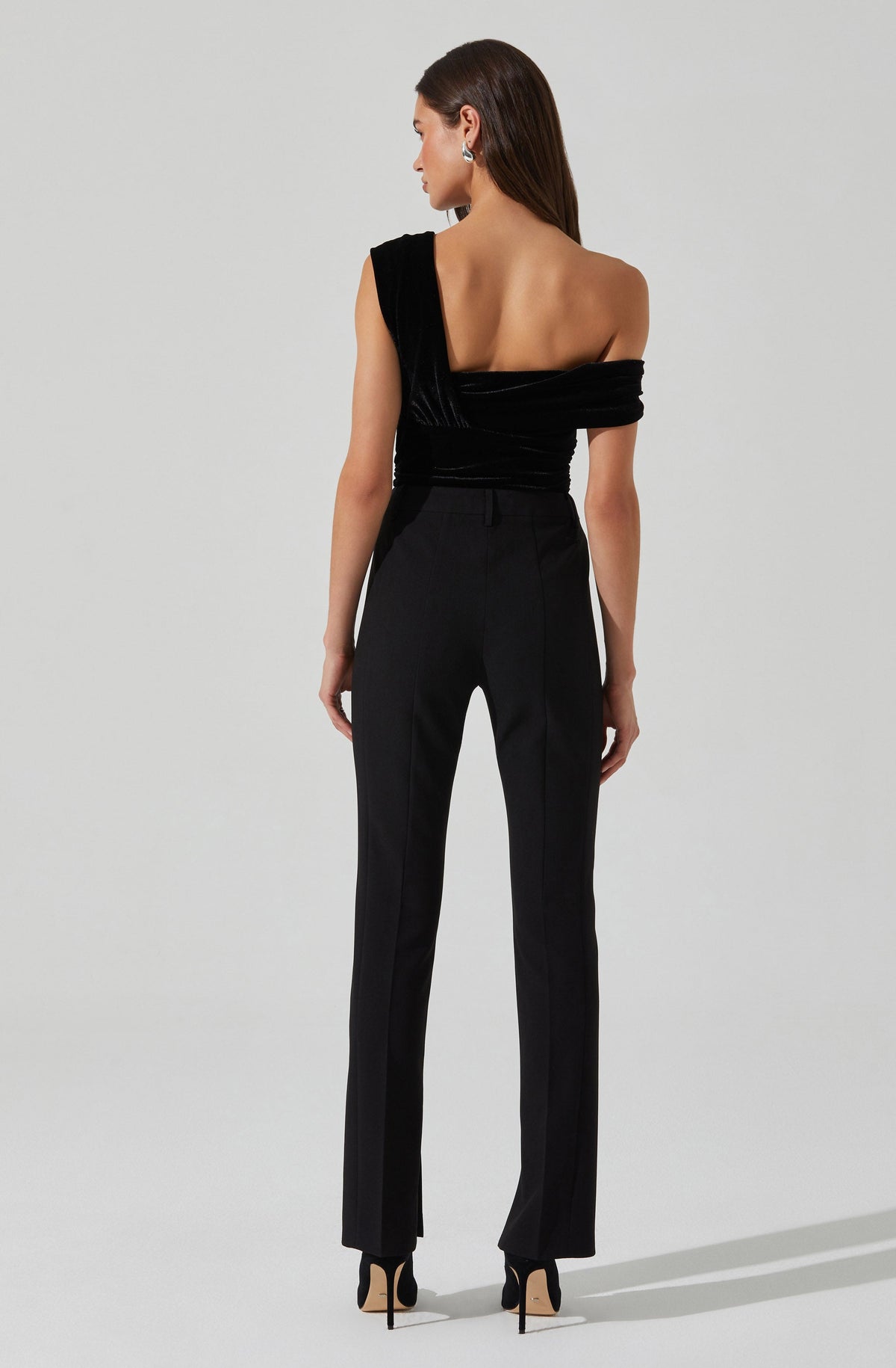 Ameri（アメリ）の「UND SIDE SHEER VELOUR BODYSUIT TOP（T