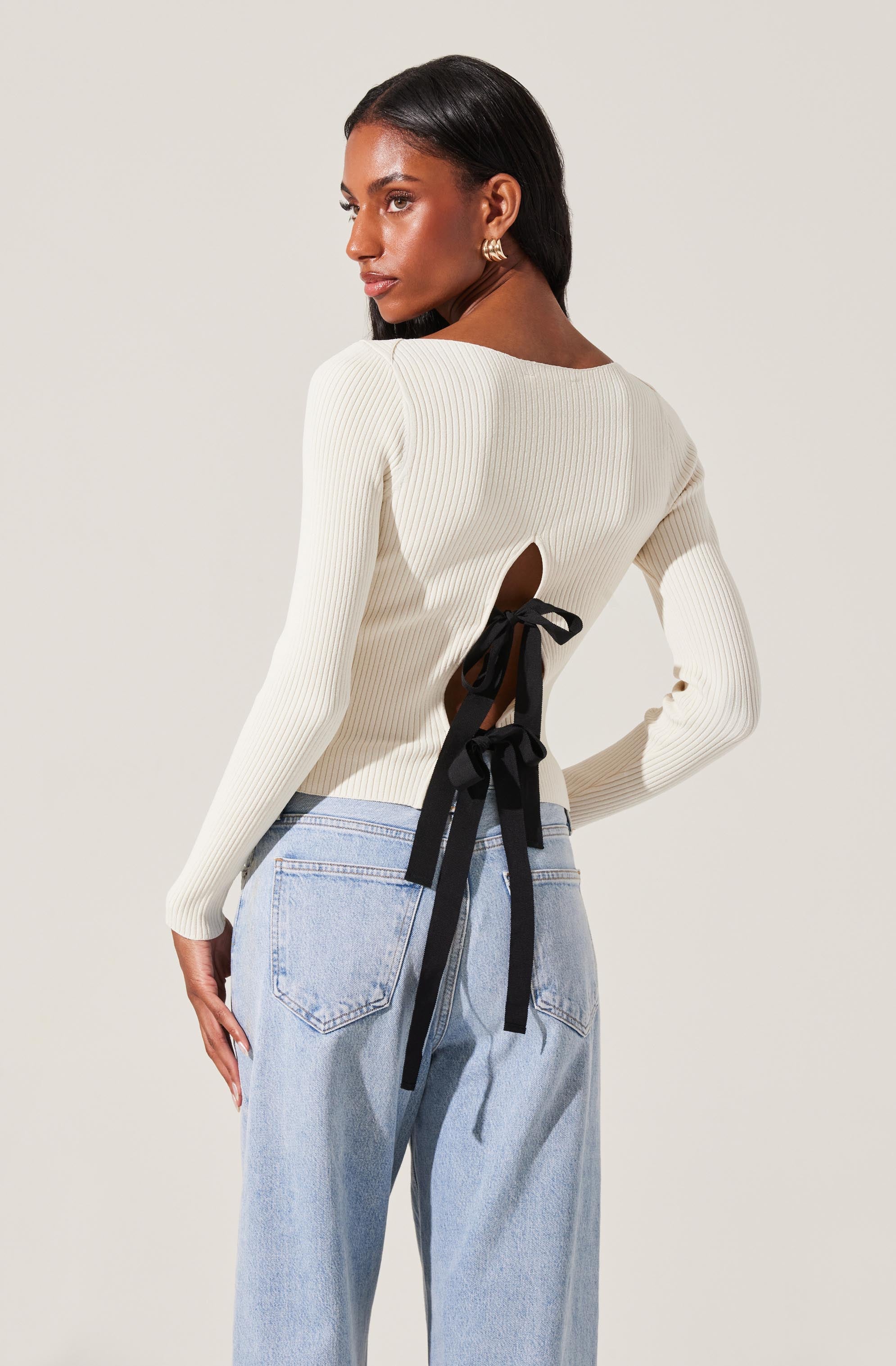 astr the label Lauryn Contrast Bow Back Sweater