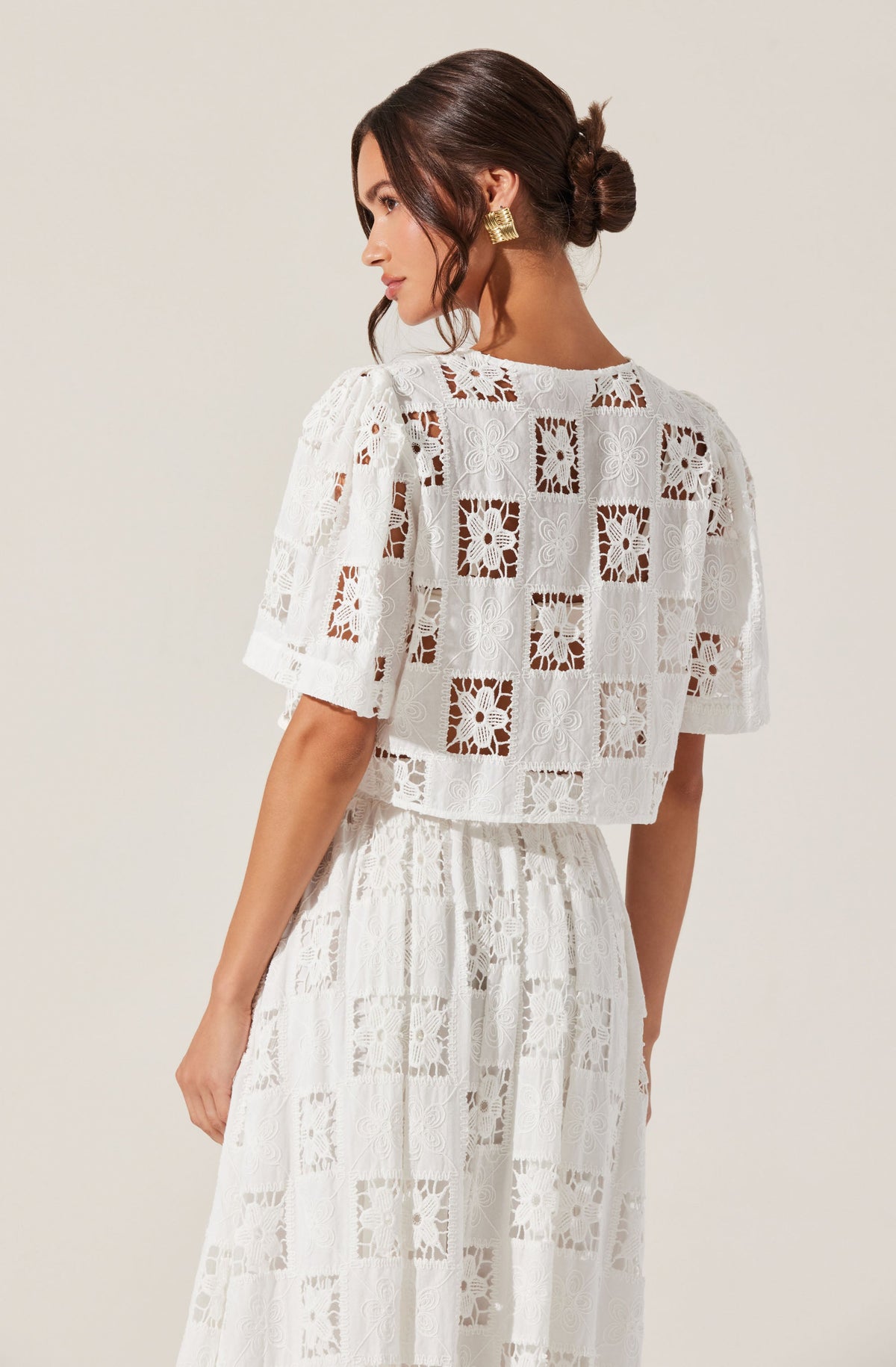 売れ筋商品|||アストール カットソー トップス レディース Women's Andolina Crop Top White Andolina Crochet Lace Crop Top– ASTR the Label