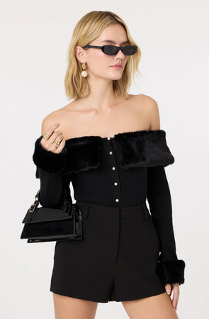 トップス THEREDTHREAD furry triangle hook tops Tabathia Faux Fur Trim Sweater - ASTR the Label