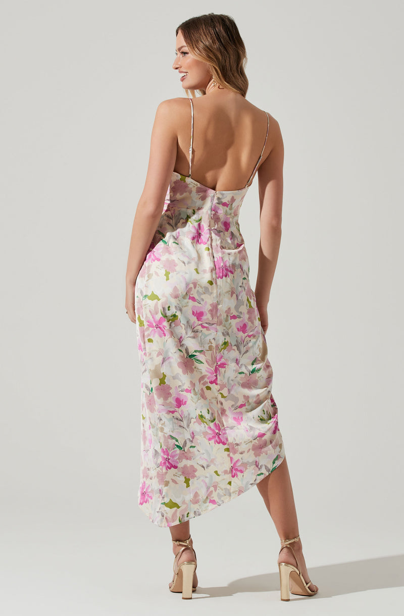 Grey A-Line Dress - This A-line dress gives a breezy yet stylish vibe, and is perfect for a brunch date. It flaunts a stylish V-neck. Team this one with a pair of suede boots and a wavy hairdo.