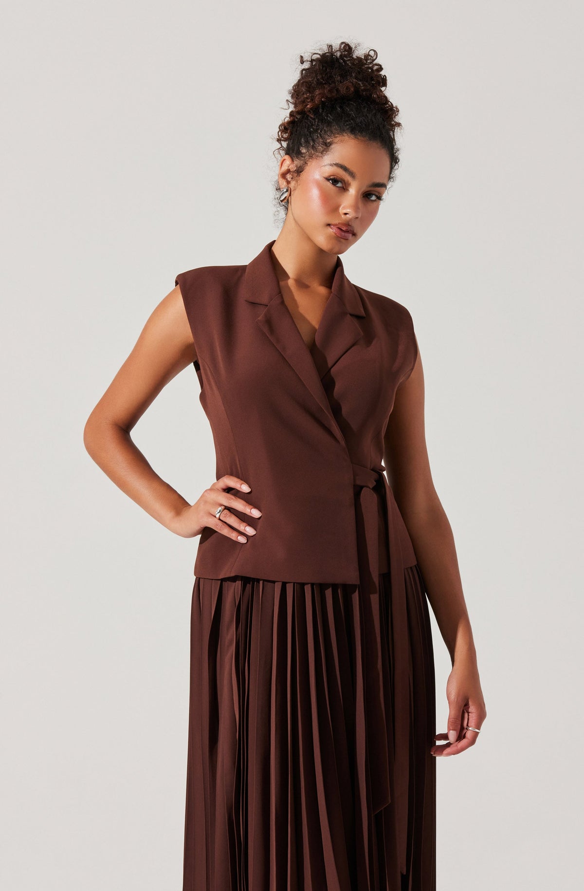 送料無料◆2024新品  Vest Media Mixed Wrap Label the ASTR Dress– トップス