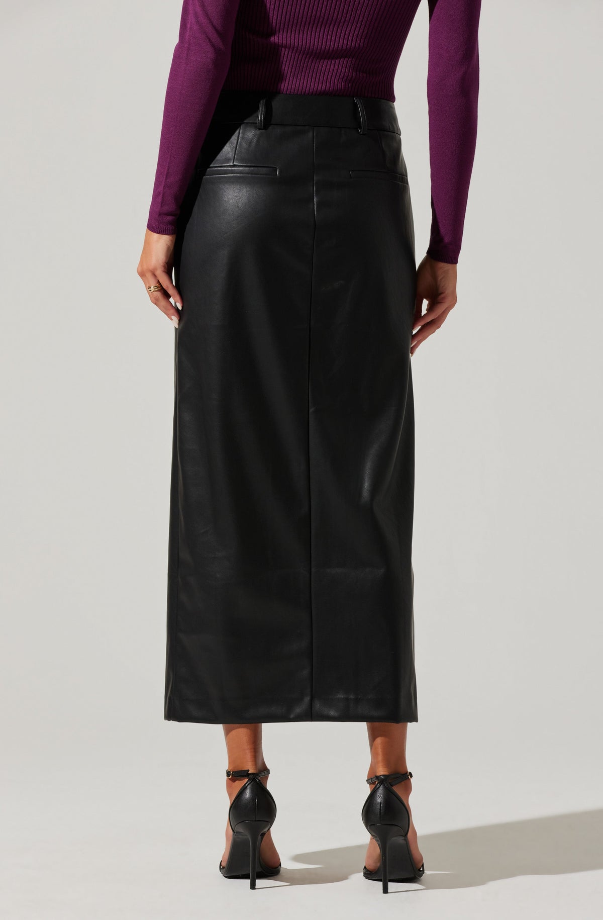 Low Rise Faux Leather Midi Skirt - Black / XS