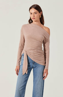 Ameri（アメリ）の「LAYERED OVER SHOULDER KNIT（ニット
