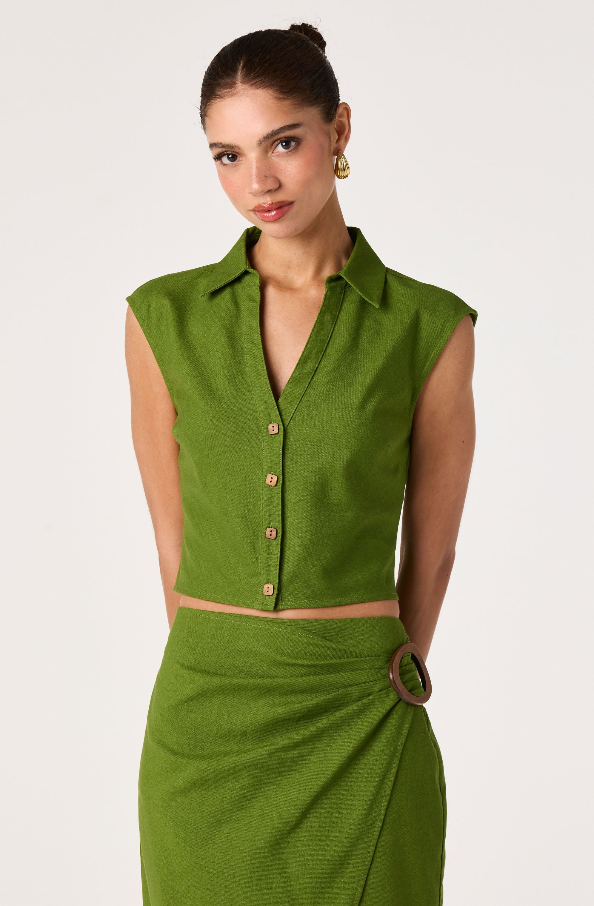 Onyx Collared Sleeveless Crop Top