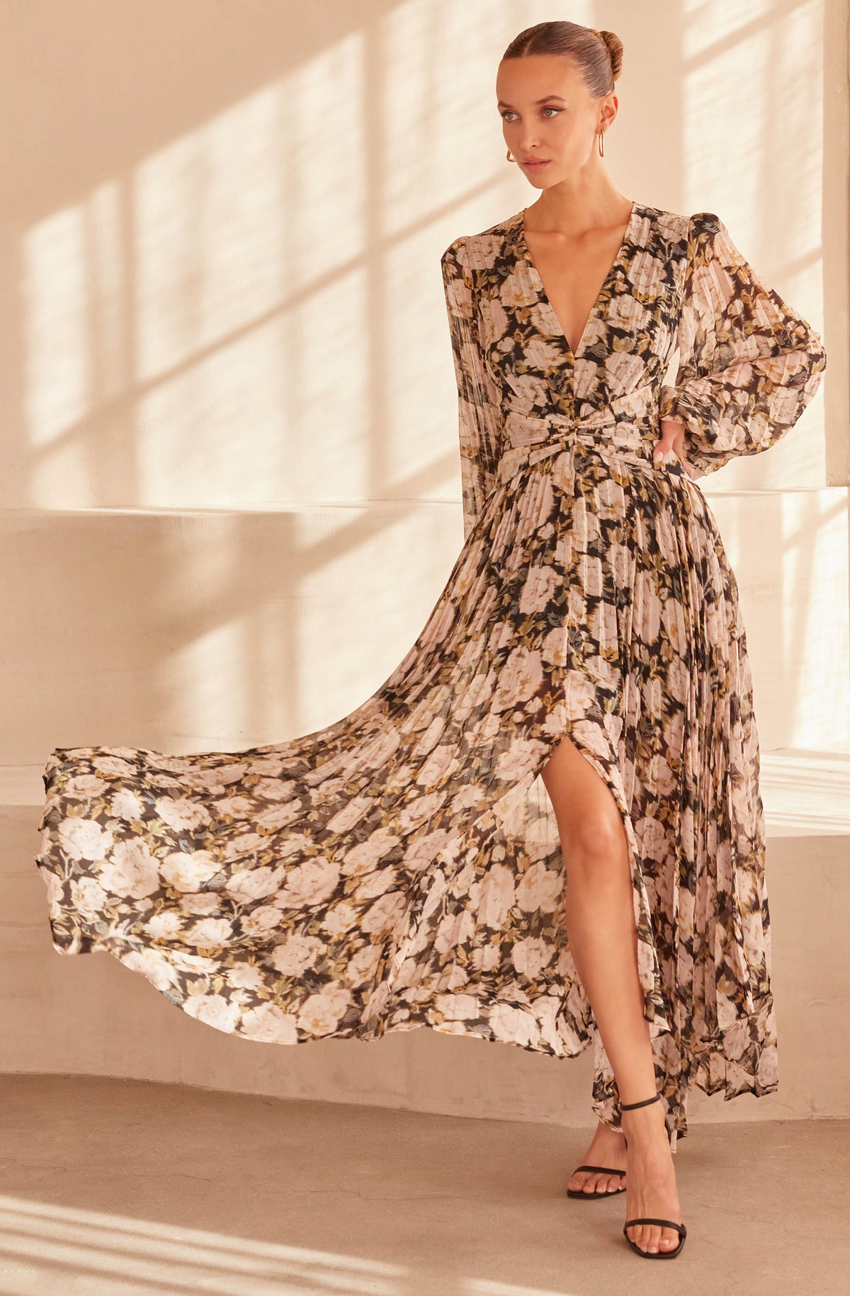 Ayana Floral Pleated Long Sleeve Maxi Dress - Cream black floral / XS