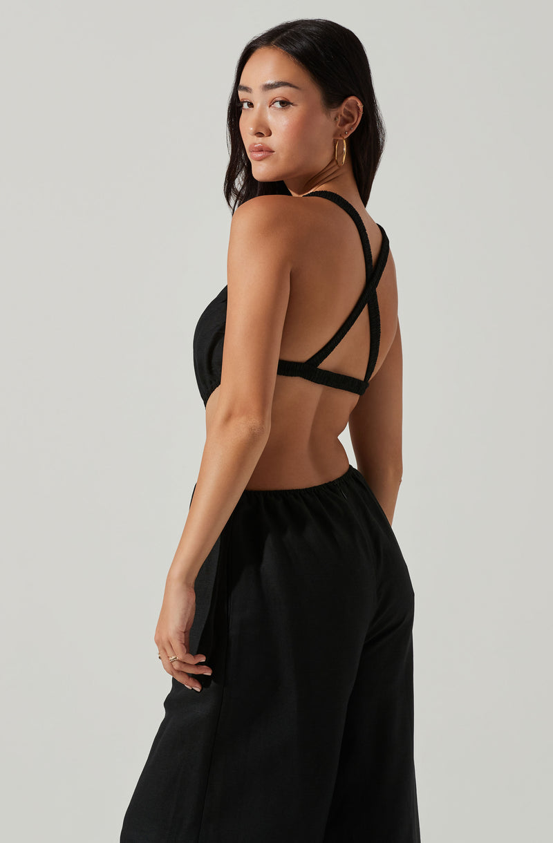 Black Scoop Neck Jumpsuit - When it comes to modish casual outfits, this jumpsuit guarantees a great look. It emphasizes a complementing scoop neck. It's bound to look great with a jacket and a pair of block heels.