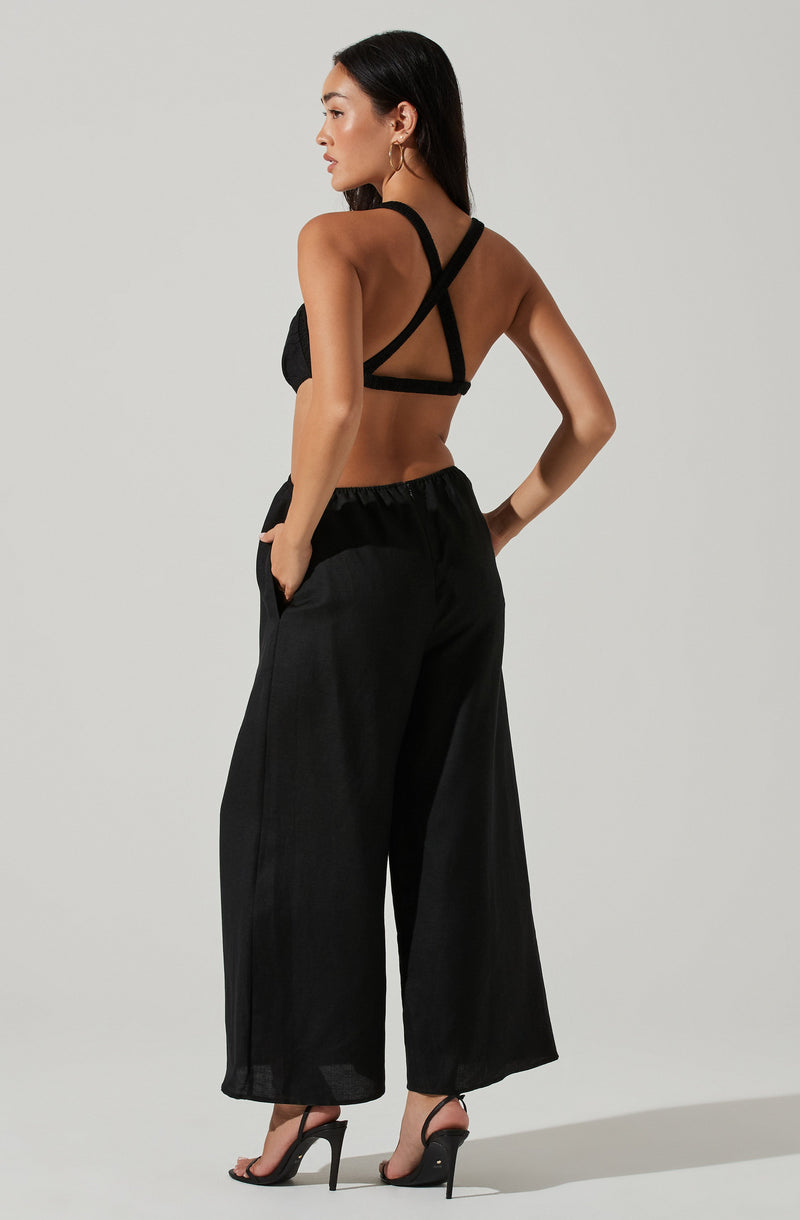 Black Scoop Neck Jumpsuit - When it comes to modish casual outfits, this jumpsuit guarantees a great look. It emphasizes a complementing scoop neck. It's bound to look great with a jacket and a pair of block heels.