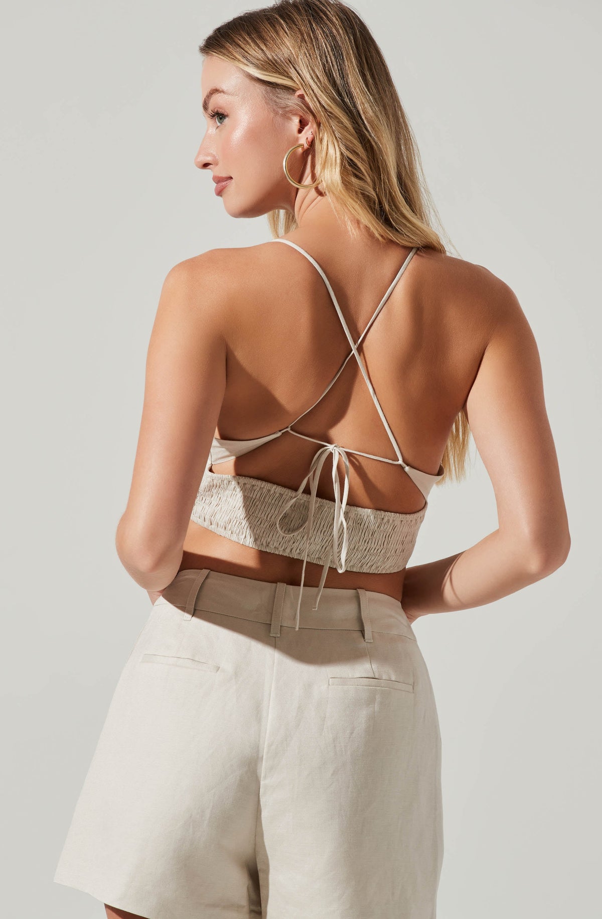 Amiah Cutout Crop Top – ASTR The Label